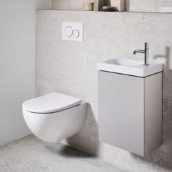 Geberit Acanto Hangtoilet Glanzend Wit Randloos 8 Geberit Acanto Hangtoilet Glanzend Wit Randloos -Badkamerwinkel af7bffac41f9ff86f83741bd80e36ac232a6b712 74700 sfeer01