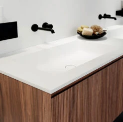 Balmani Tablo Strada Dubbele Wastafel Matte Composietmarmer (wit) 135 X 55 Cm -Badkamerwinkel fbc4ab82a35ceb61742f537e38fd5761f352f8d5 Balmani tablo strada packshot sfeer 01